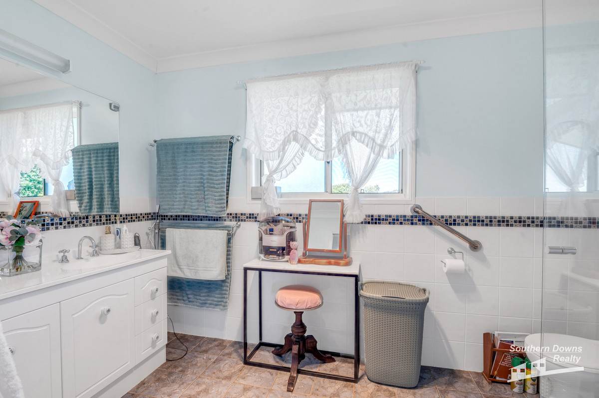 4 Browns Road, Dalveen For Sale by Farmbuy.com - image 16