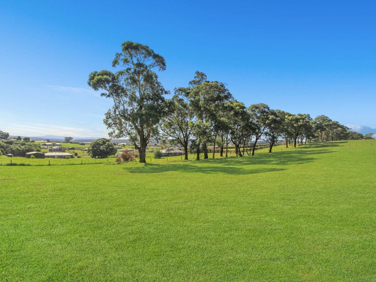 6 McBriar Court, Wy Yung For Sale by Farmbuy.com - image 2