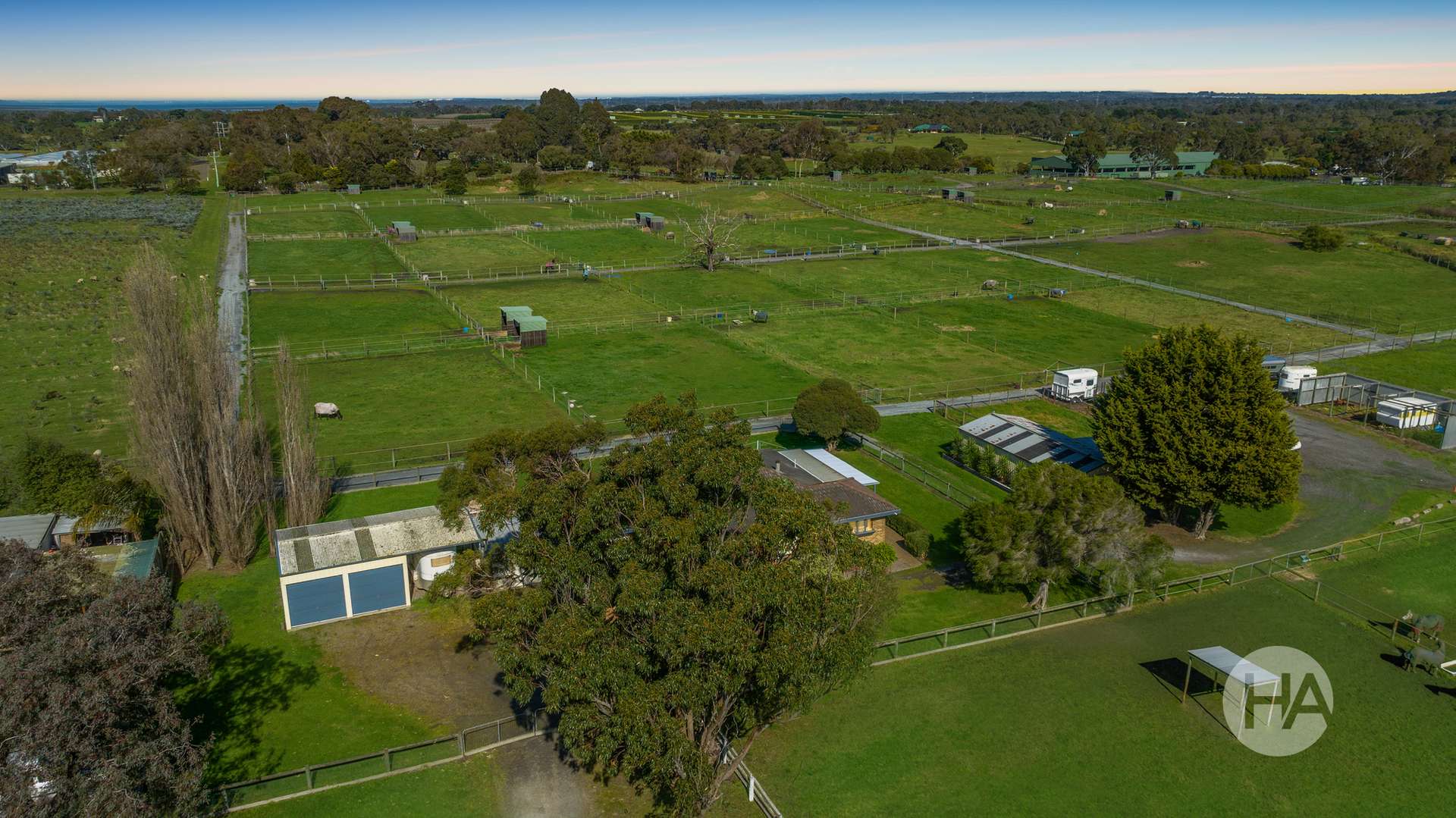 940 North Road, Pearcedale For Sale by Farmbuy.com - image 2