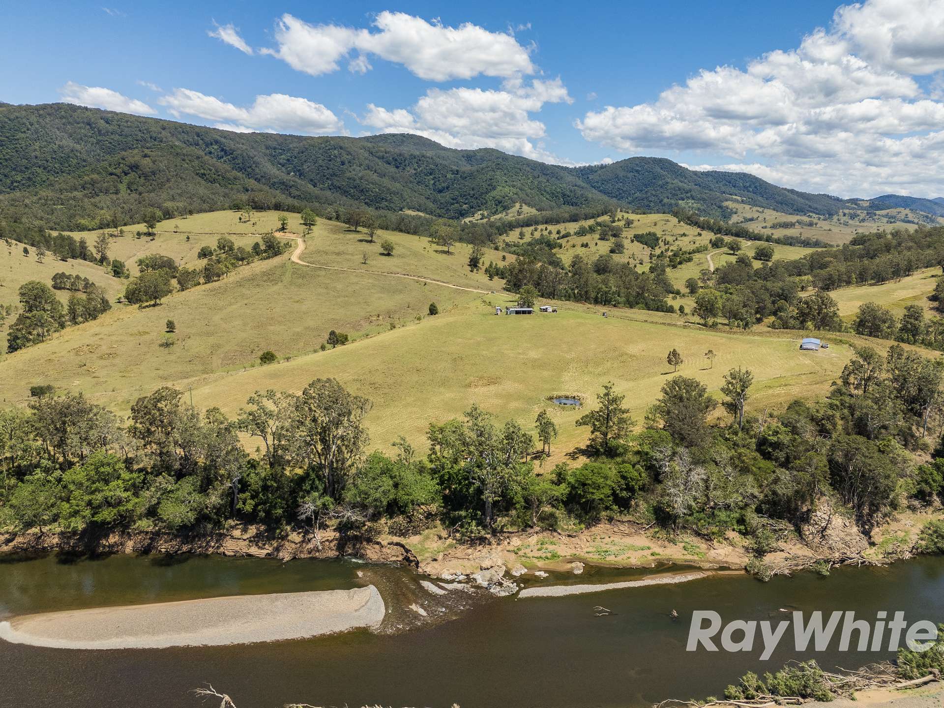 330 Smiths Road, Callaghans Creek For Sale by Farmbuy.com - image 1