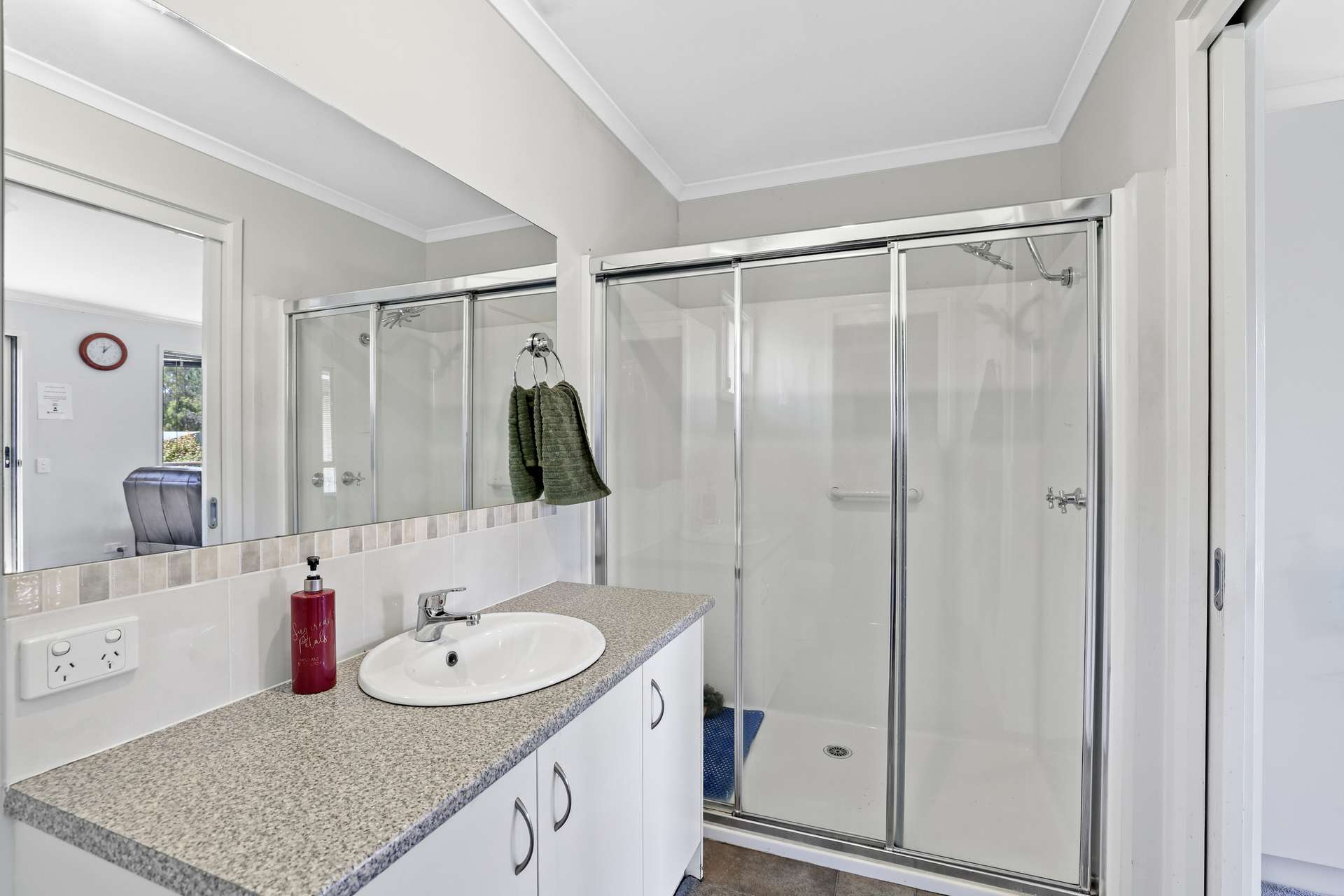 50 Queen Street, Neerim South For Sale by Farmbuy.com - image 17