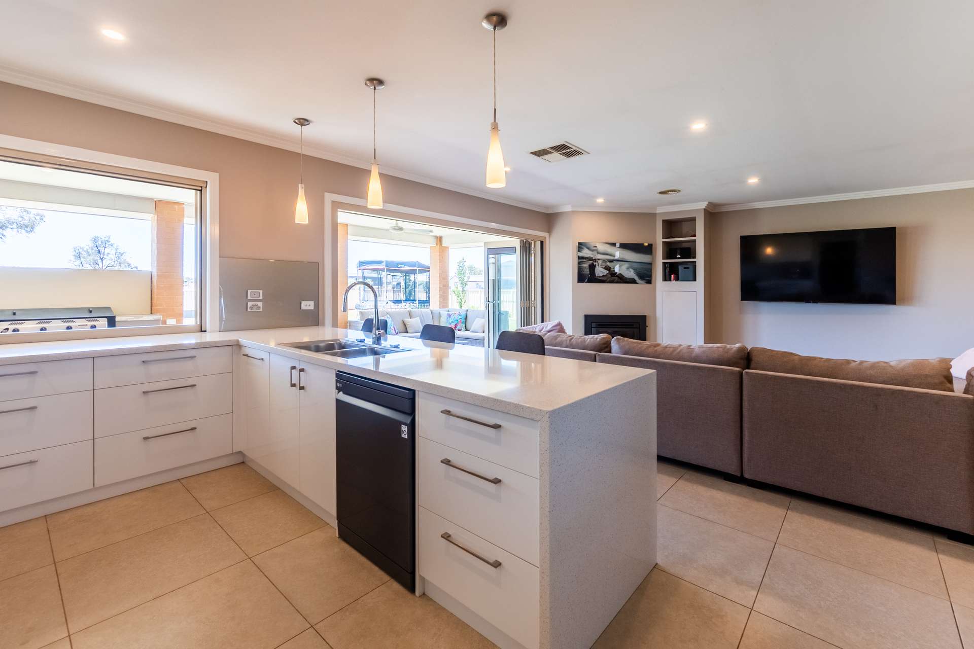 9 Evatt Street, Temora For Sale by Farmbuy.com - image 9