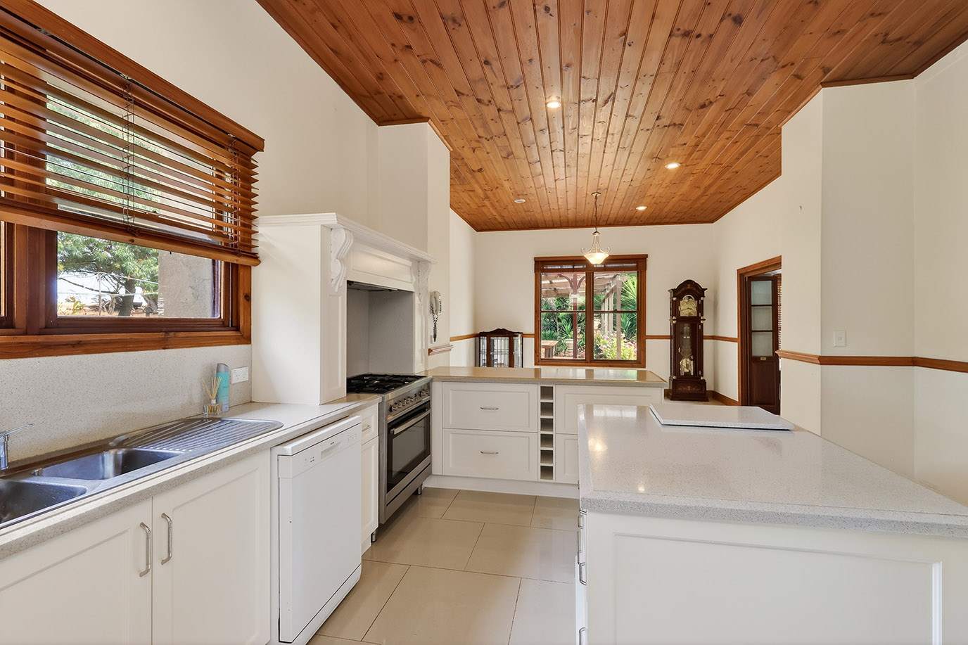 320 Bridge Road, Woodford For Sale by Farmbuy.com - image 7