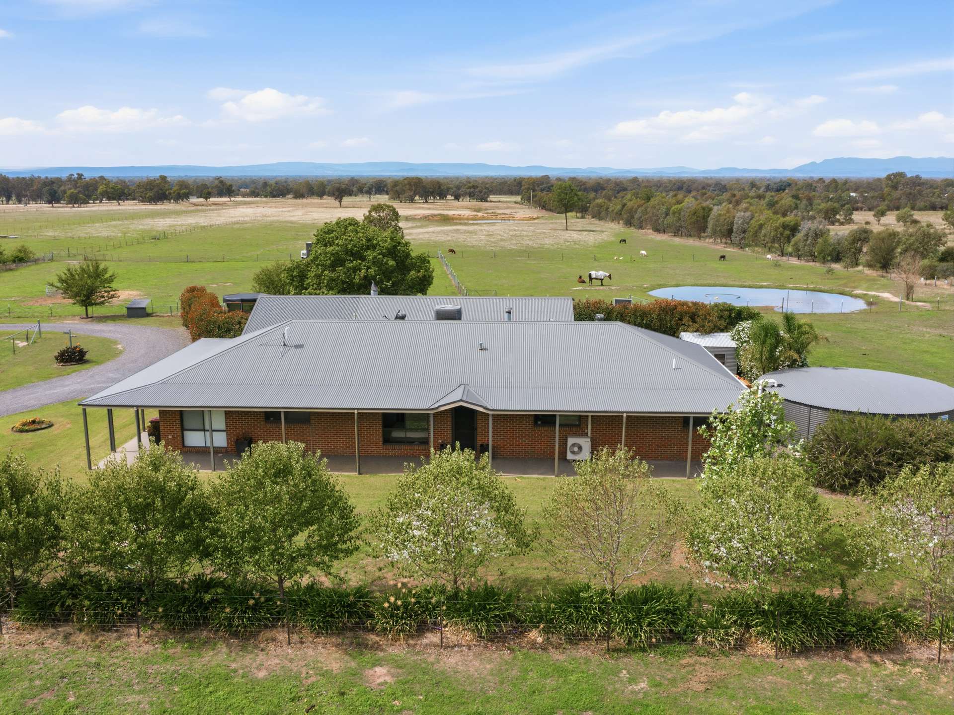 562 Warby Range Road, Wangaratta South For Sale by Farmbuy.com - image 2