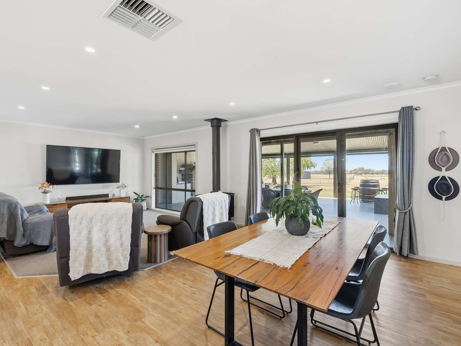 562 Warby Range Road, Wangaratta South For Sale by Farmbuy.com - image 7