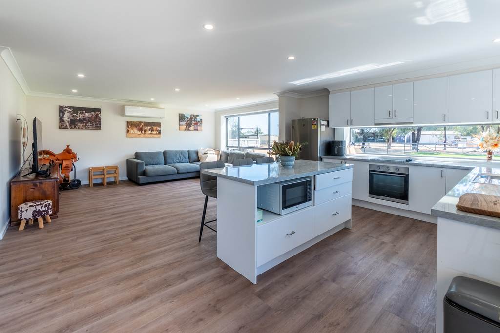 2 Killarney Street, Temora NSW 2666