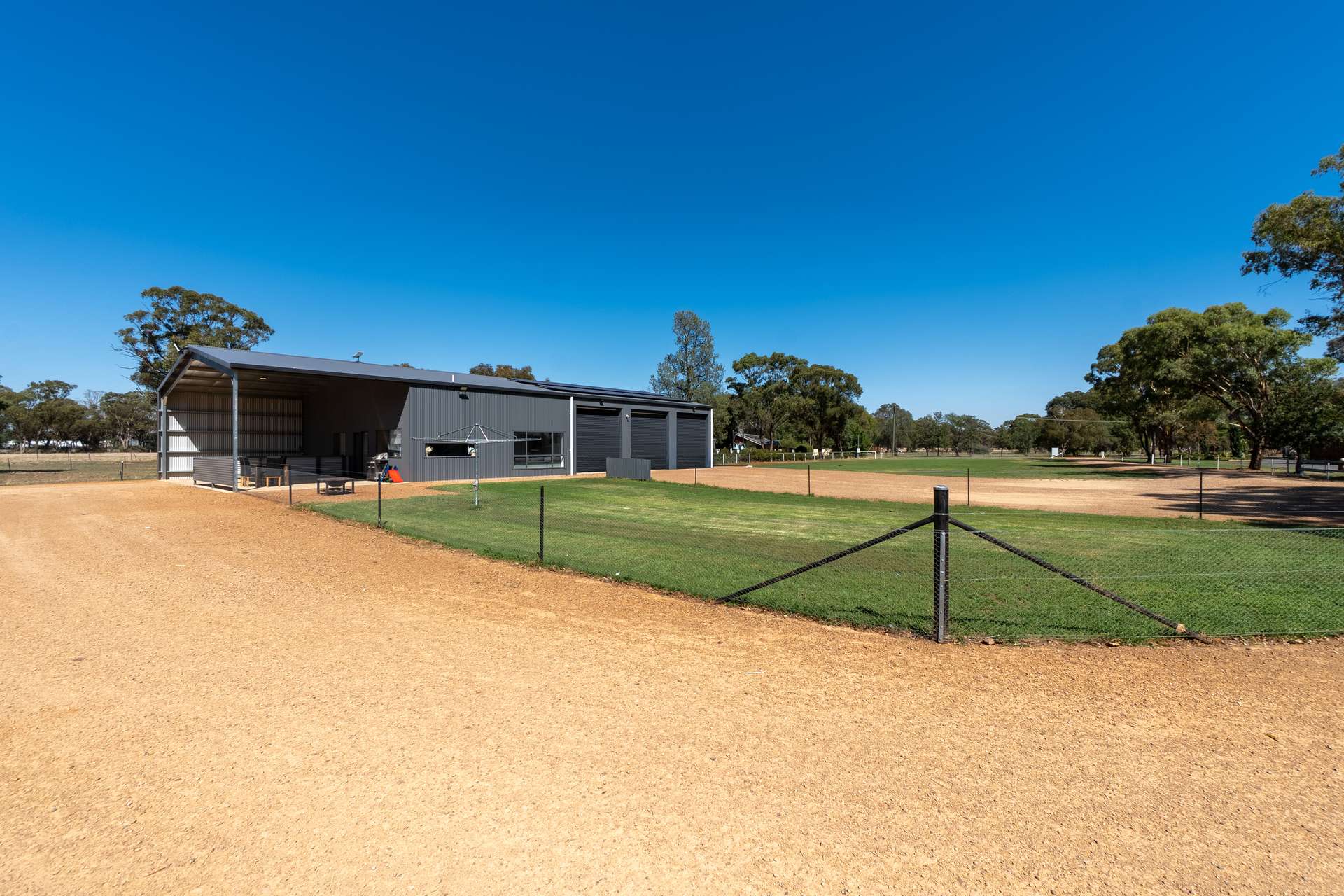 2 Killarney Street, Temora For Sale by Farmbuy.com - image 3