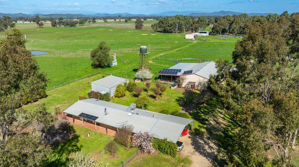 61 Forest Lane, Markwood VIC 3678