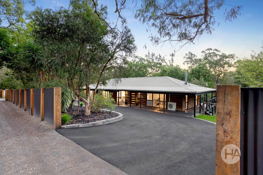 50 Corbetts Road, Launching Place VIC 3139