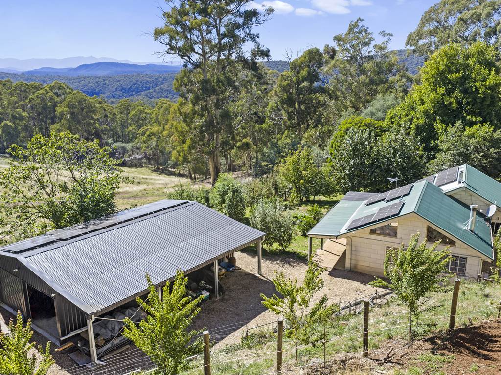 696 Cambatong Road, Tolmie VIC 3723