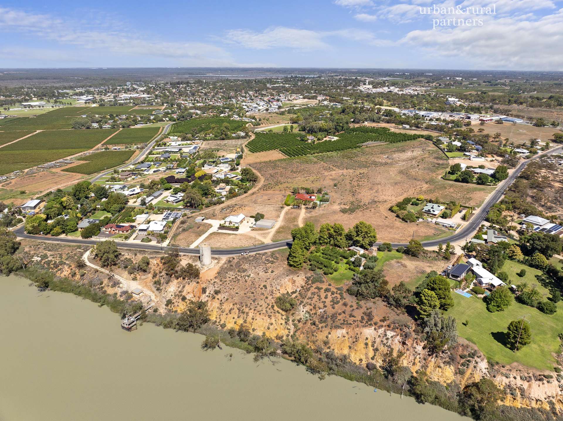 429 Riverview Drive, Berri For Sale by Farmbuy.com - image 2