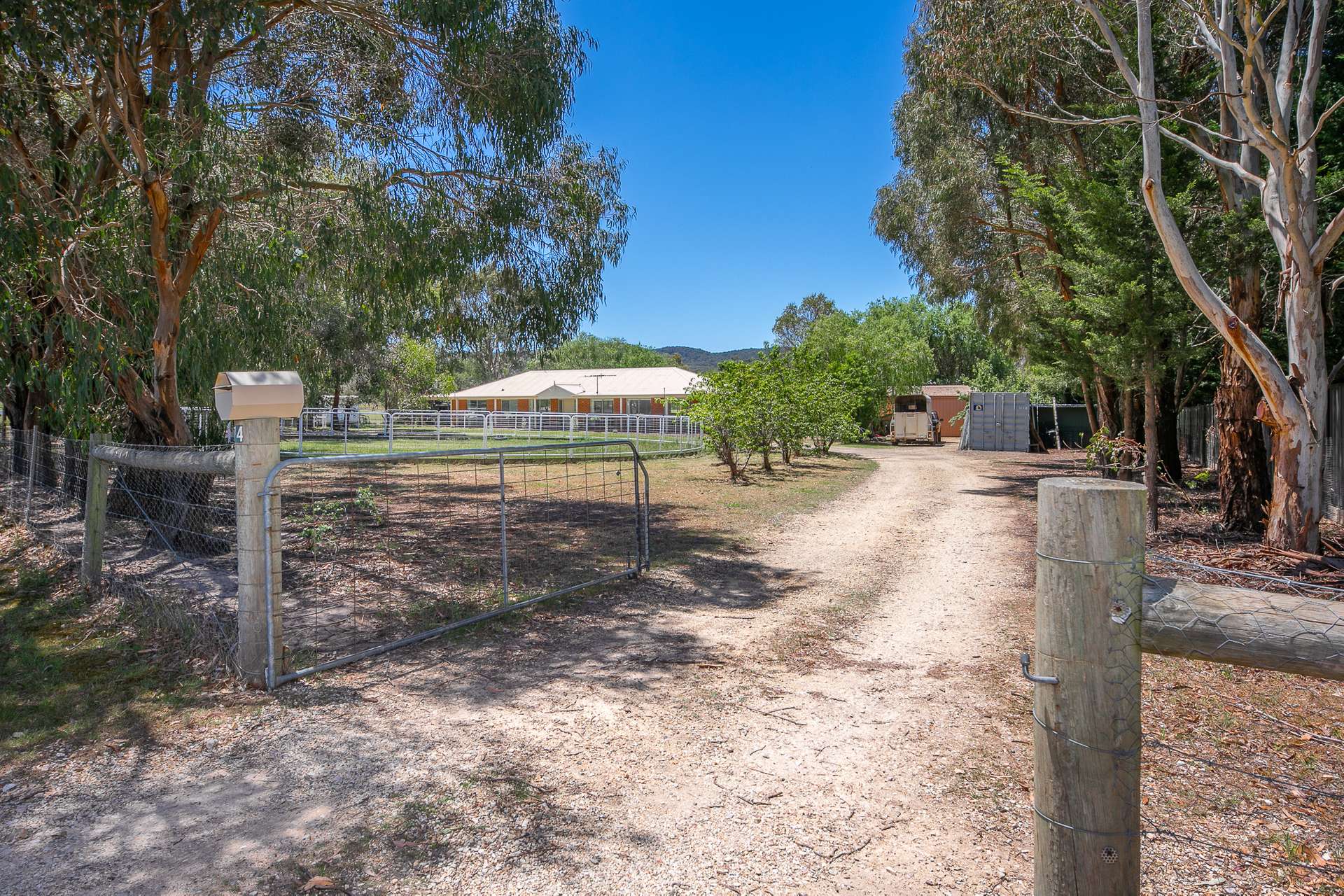 74 King Drive, Lancefield For Sale by Farmbuy.com - image 1