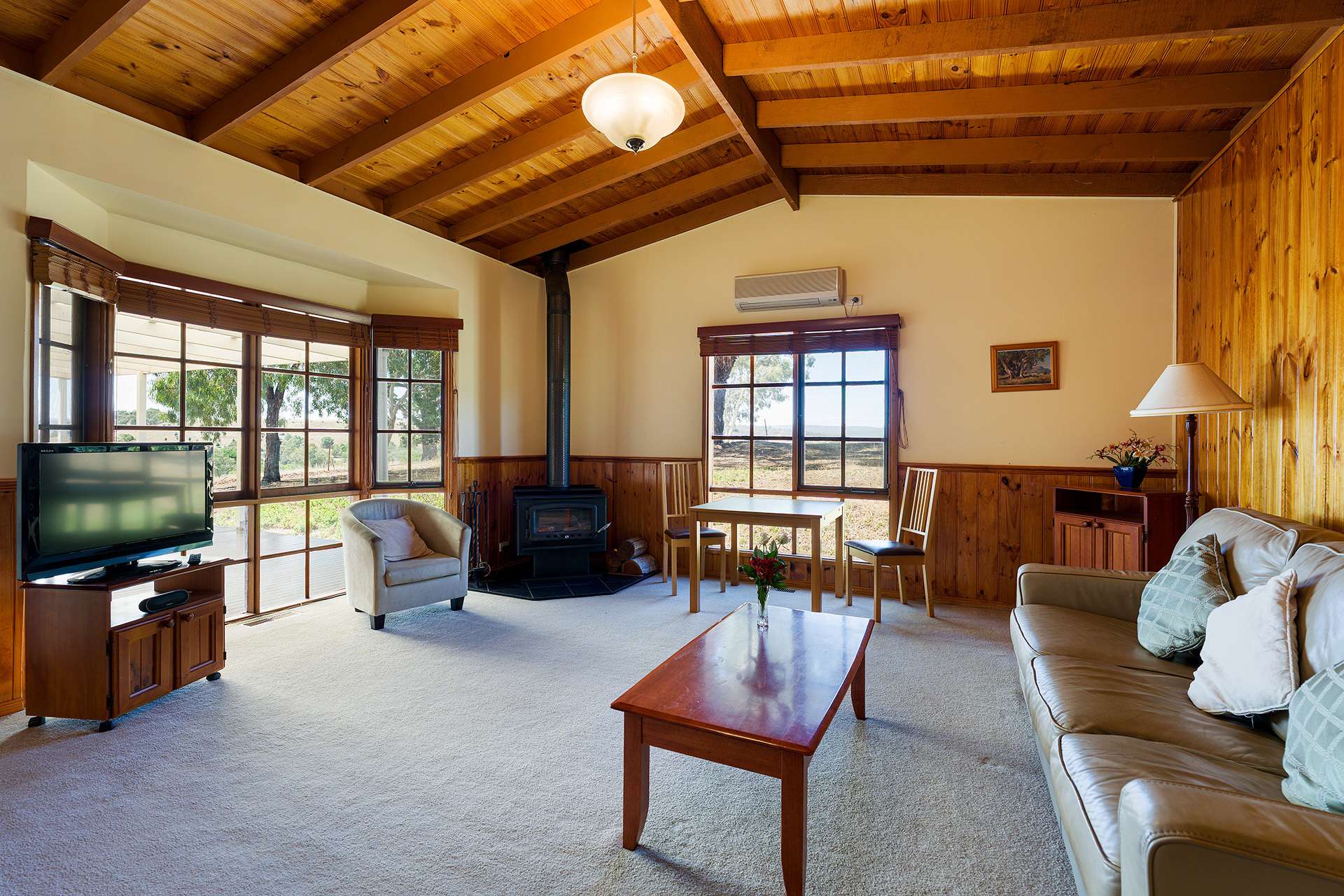 16 Franzi Street, Guildford For Sale by Farmbuy.com - image 4