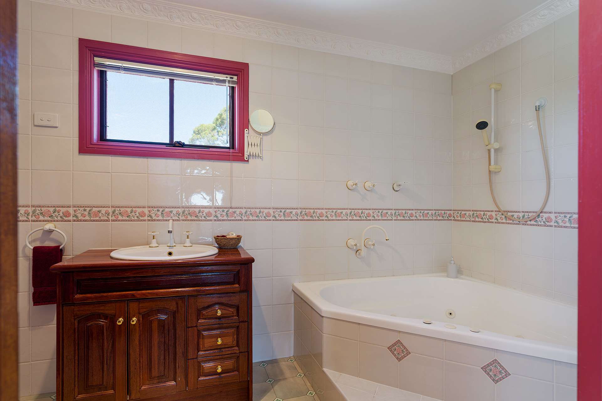 16 Franzi Street, Guildford For Sale by Farmbuy.com - image 24