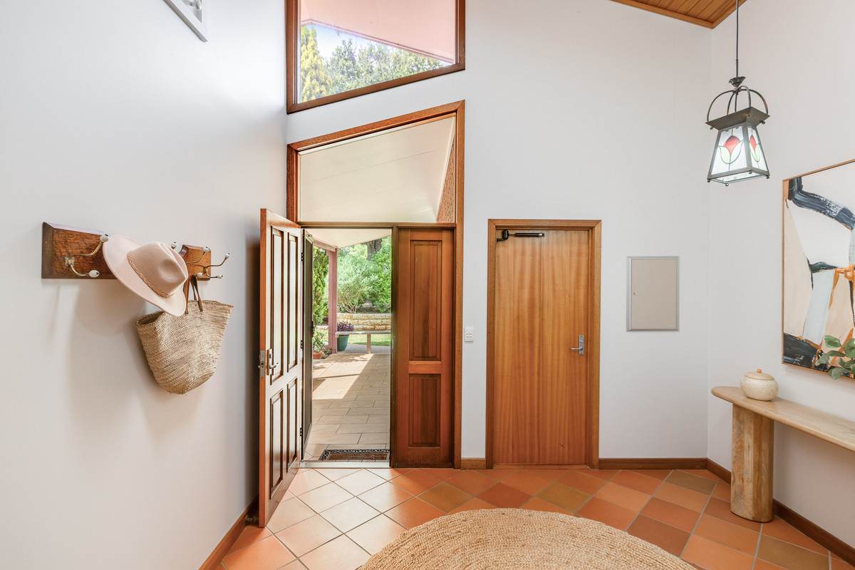 7 Fairway Crescent, Middle Ridge For Sale by Farmbuy.com - image 5