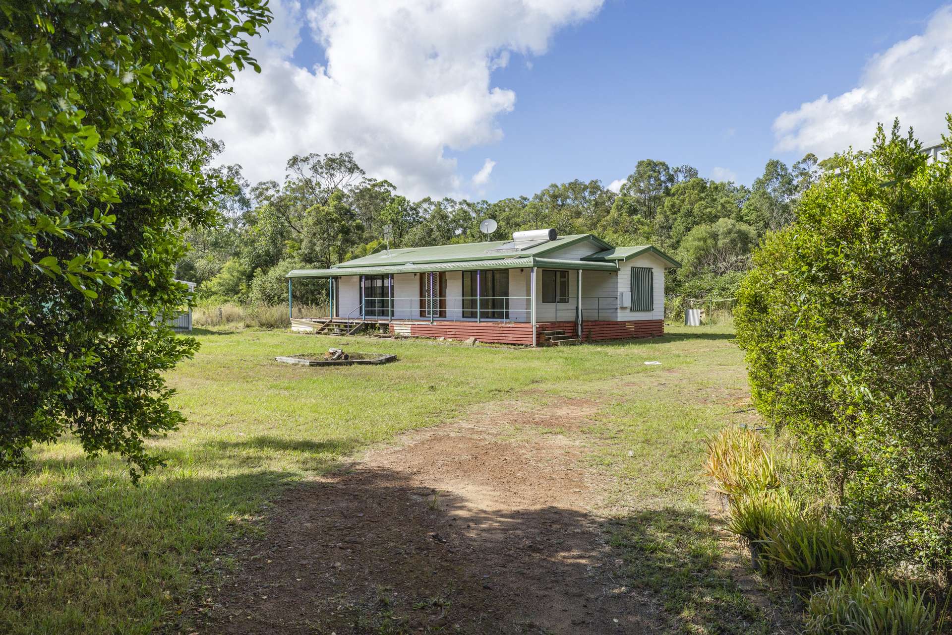 337 Clearview Road, Coutts Crossing For Sale by Farmbuy.com - image 1
