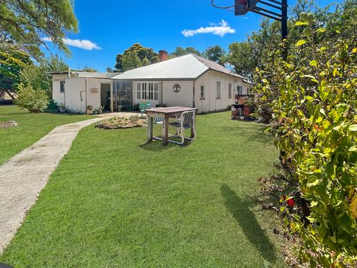 Farm For Sale - NSW - Tenterfield - 2372 - Country Cottage 