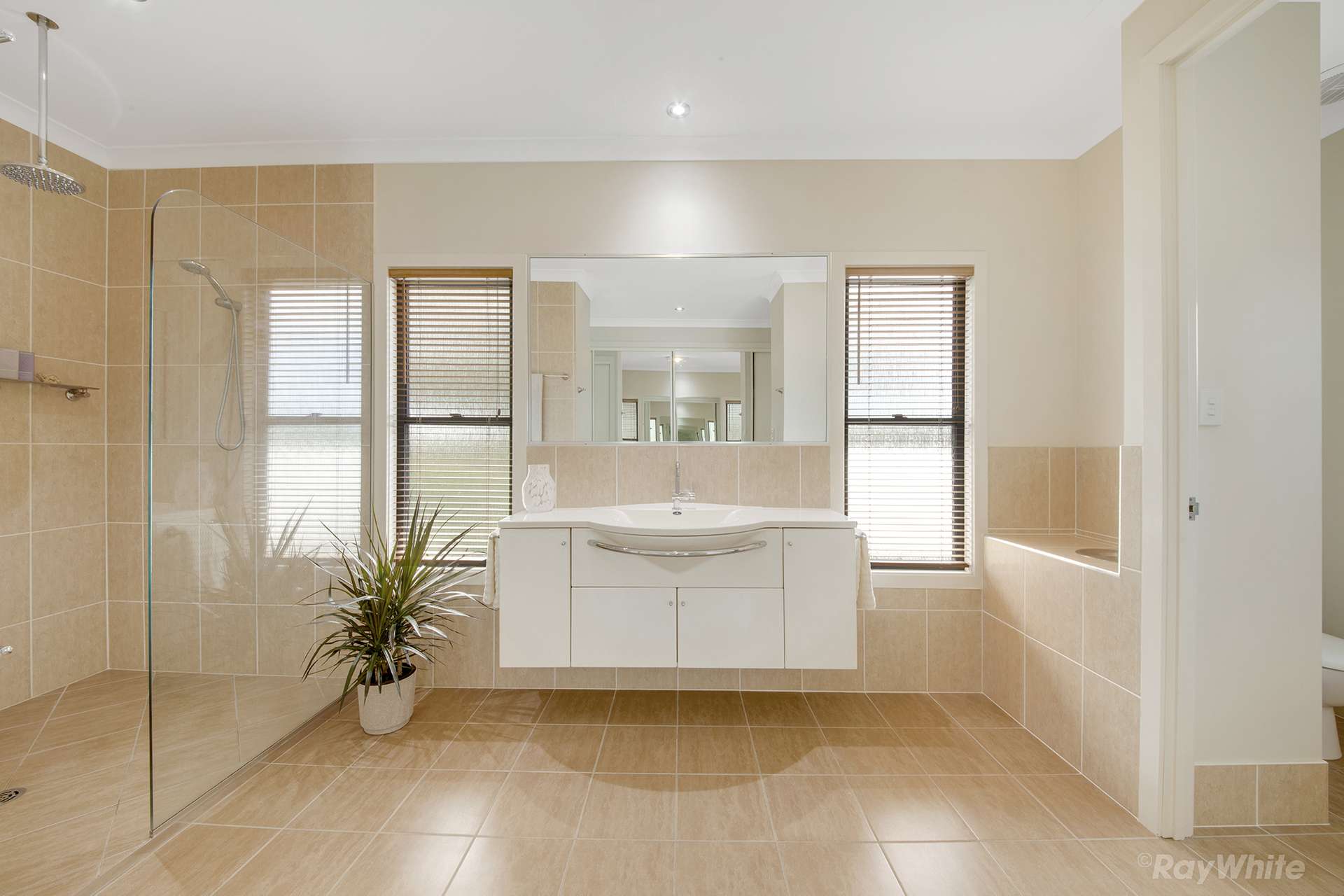 206 Awoonga Dam Road, Benaraby For Sale by Farmbuy.com - image 12