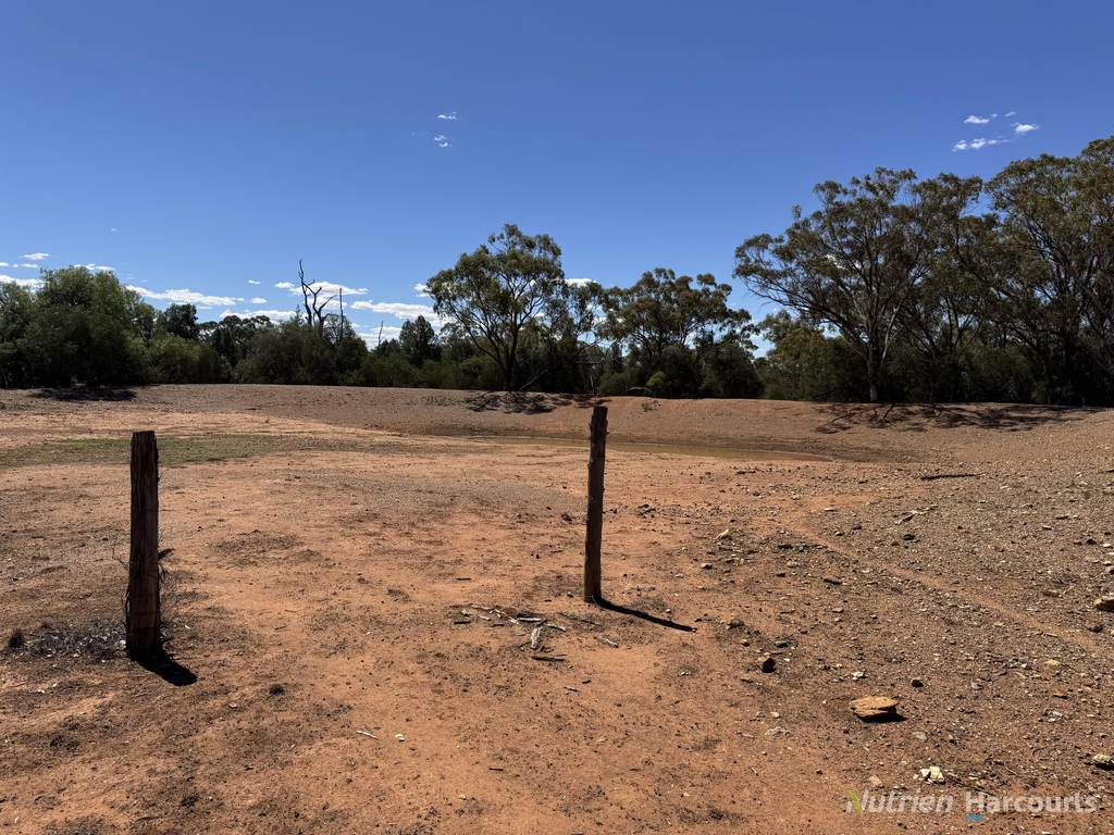 &ast; Dutchmans Hutt, Hermidale NSW 2831