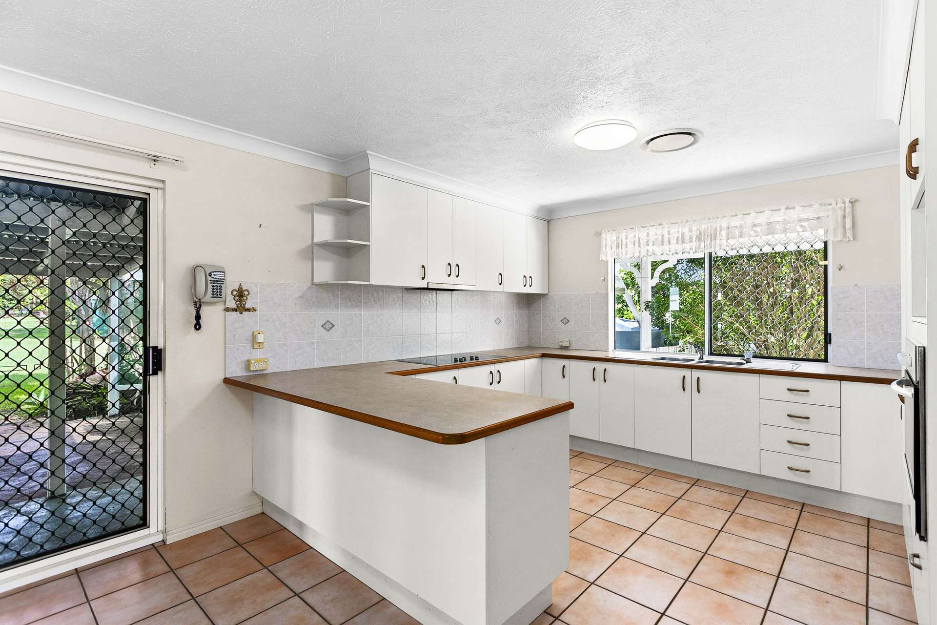 10 Squire Street, Kawungan For Sale by Farmbuy.com - image 7