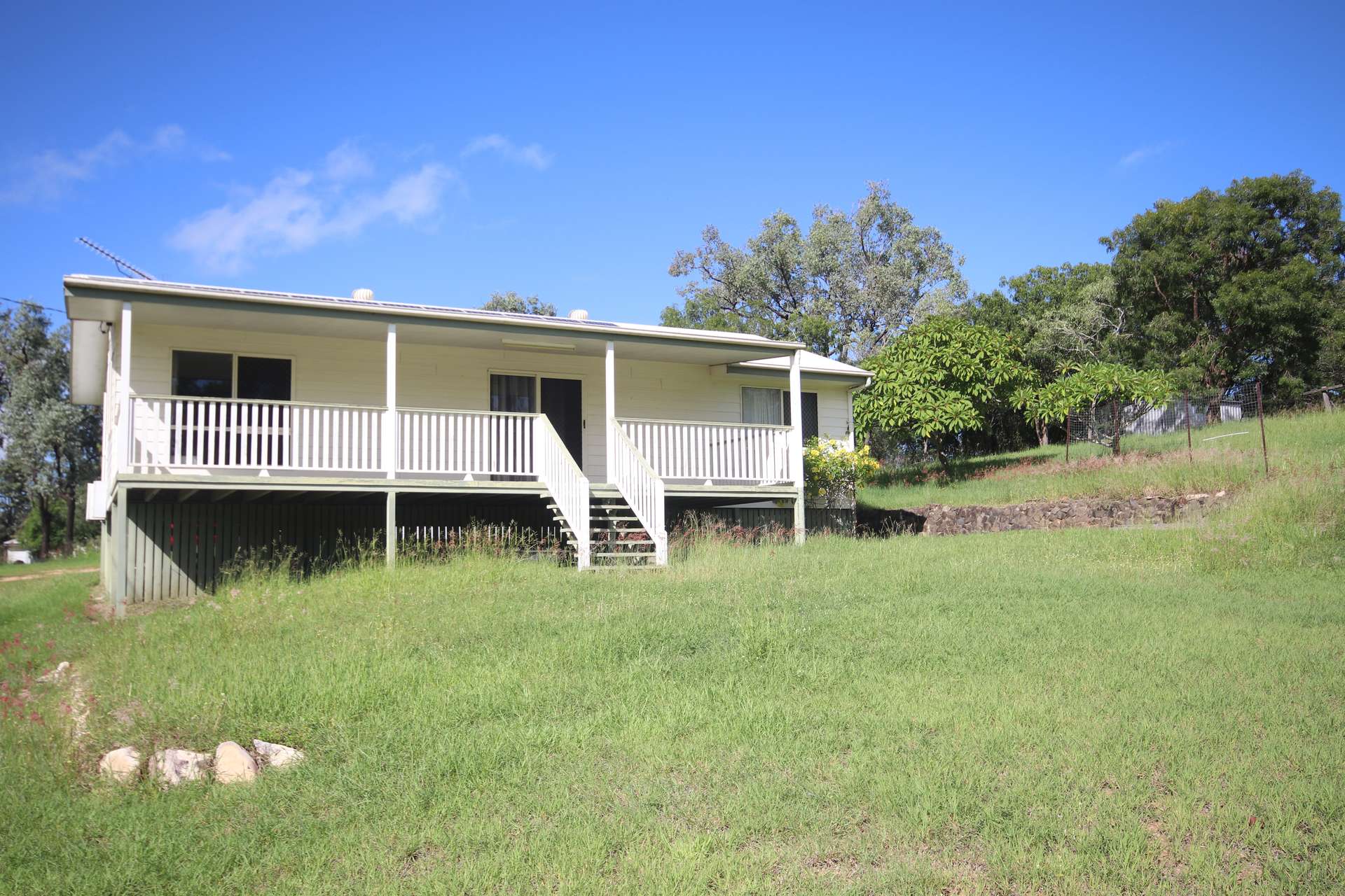 112 Lyons Street, Mundubbera For Sale by Farmbuy.com - image 1