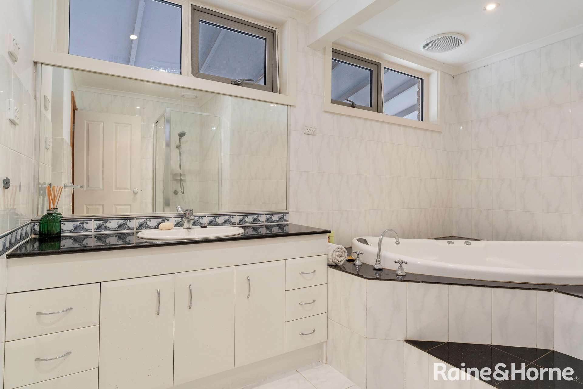 28 View Bank Lane, Riddells Creek For Sale by Farmbuy.com - image 22