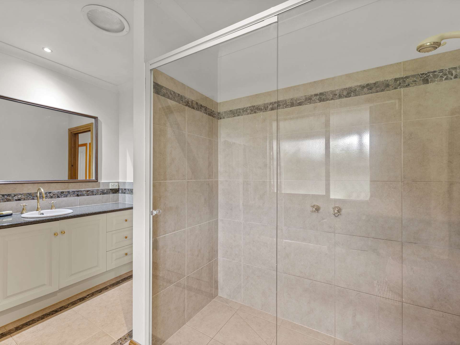 219 Ogilvies Road, Mansfield For Sale by Farmbuy.com - image 17