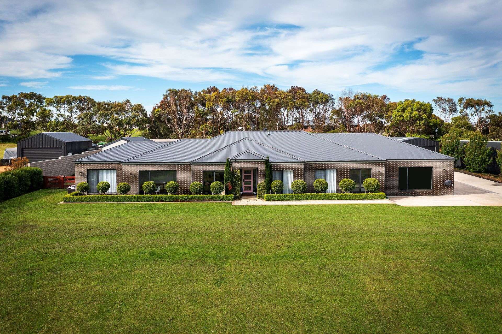 9 Cilmery Crescent, Woodford For Sale by Farmbuy.com - image 2