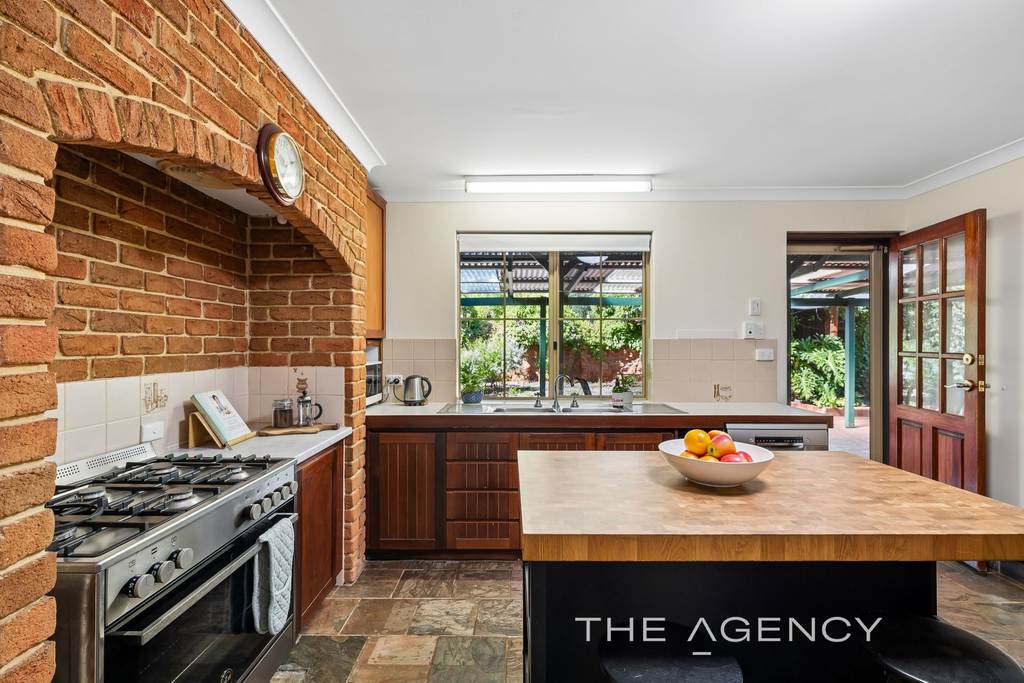2 Hartung Street, Mundaring WA 6073