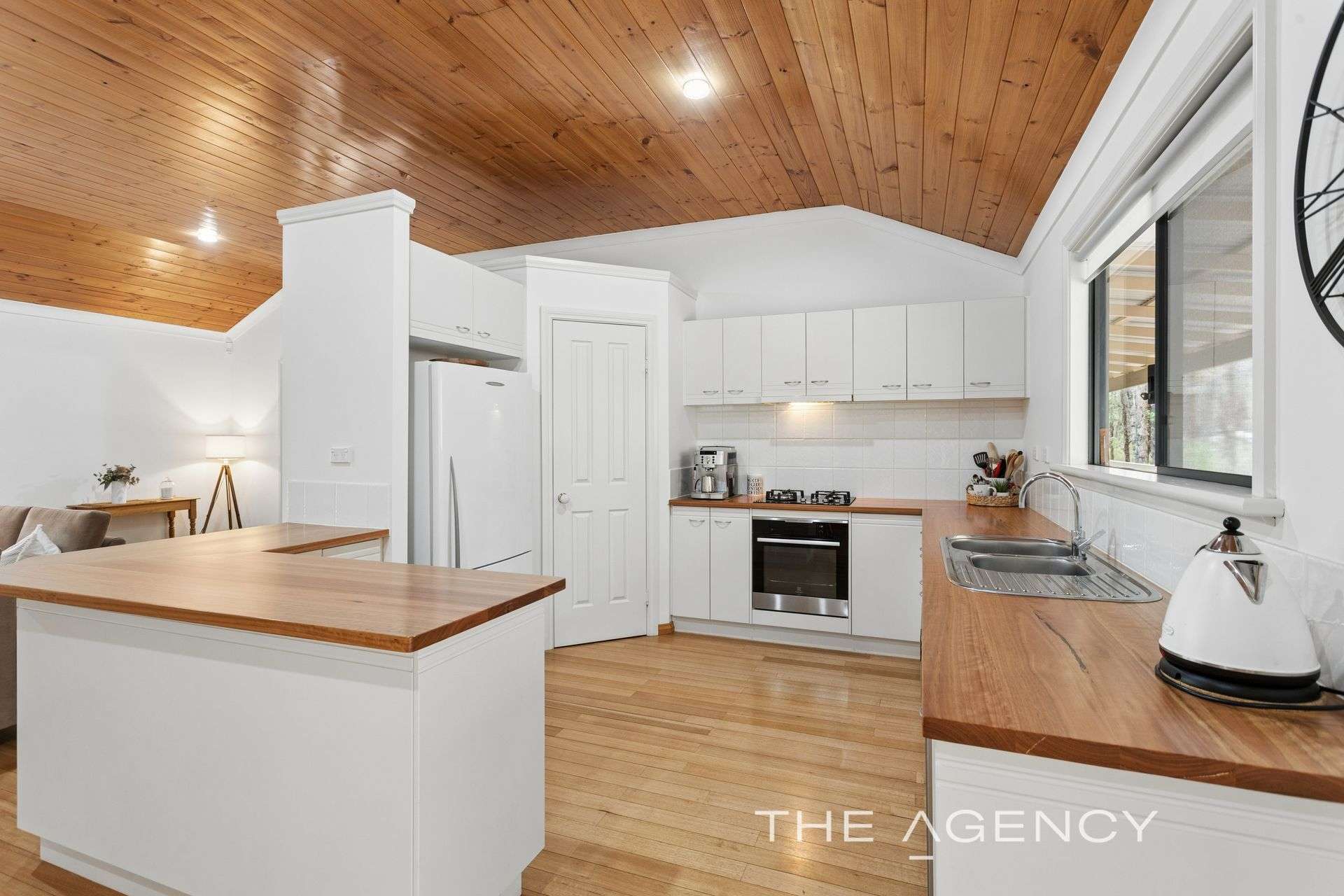 220 Tarrup Street, Chidlow For Sale by Farmbuy.com - image 5