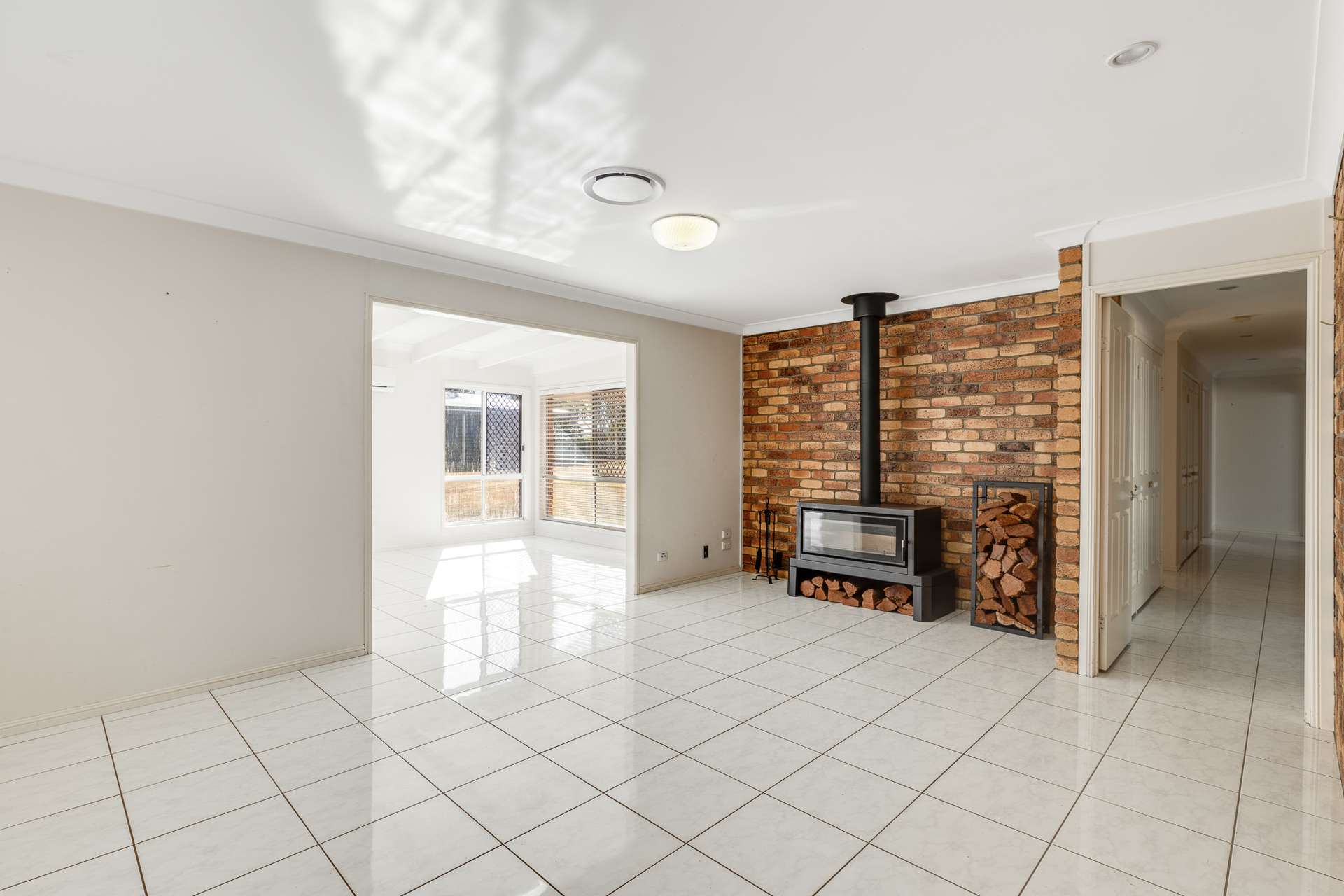 4 Rebecca Street, Glenvale For Sale by Farmbuy.com - image 8