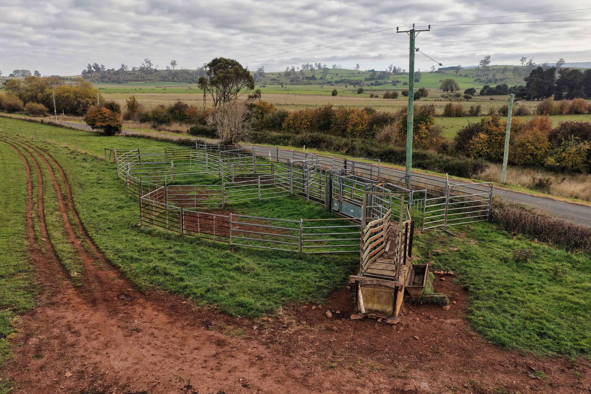 17 Lemana Road, Red Hills For Sale by Farmbuy.com - image 3