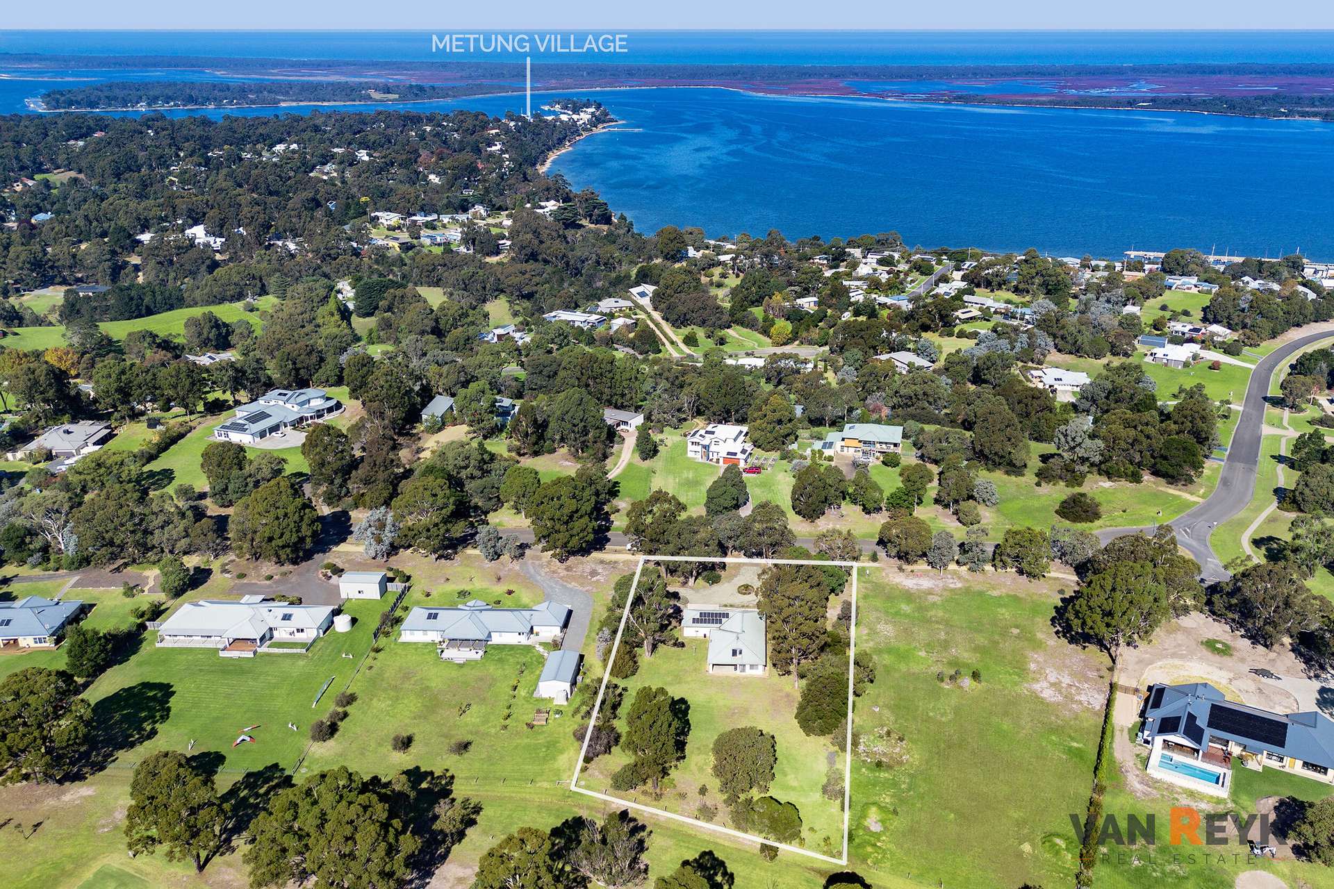 60 Kings Cove Boulevard, Metung For Sale by Farmbuy.com - image 1