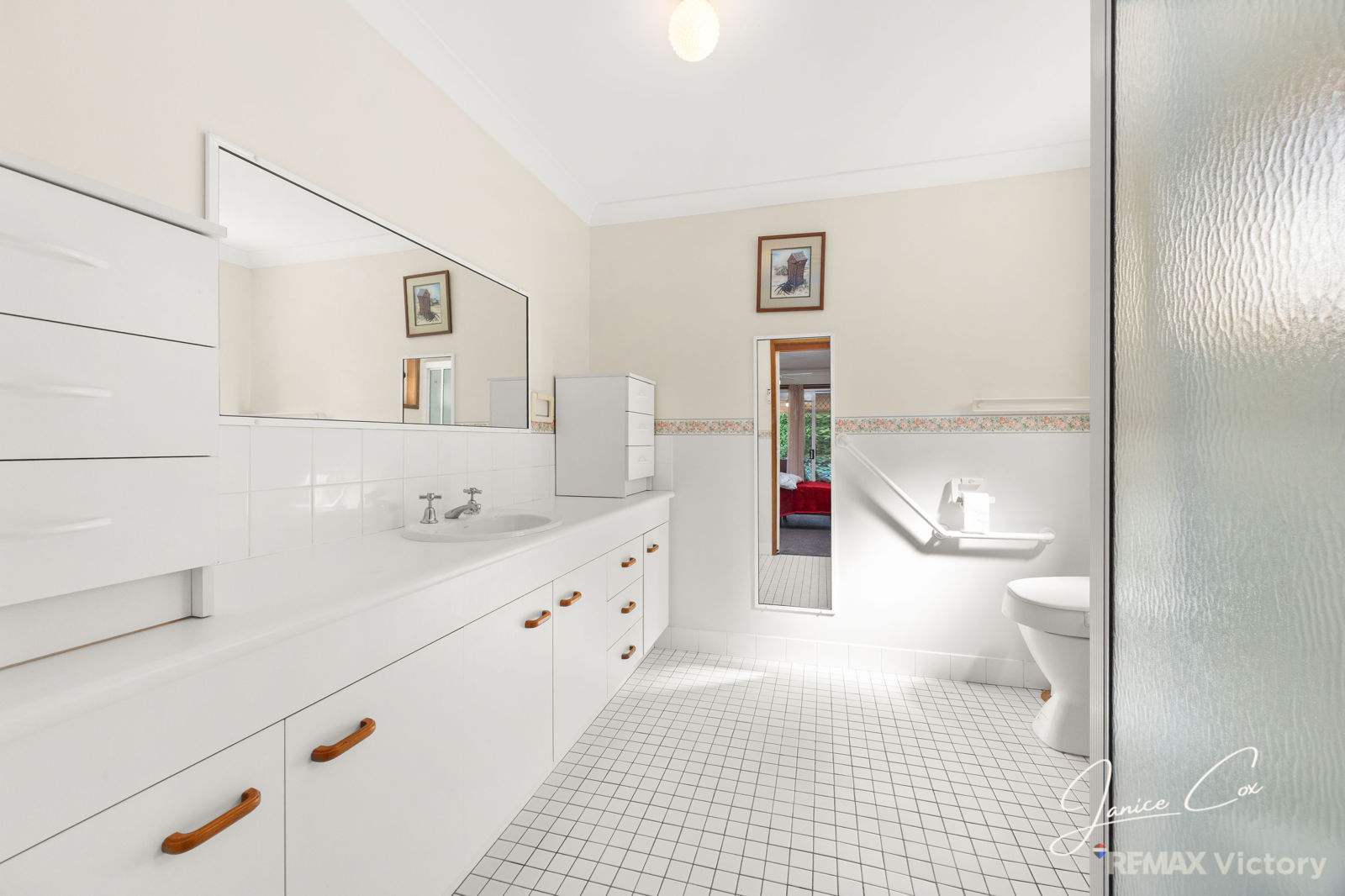 27 Currawong Place, Bellmere For Sale by Farmbuy.com - image 6