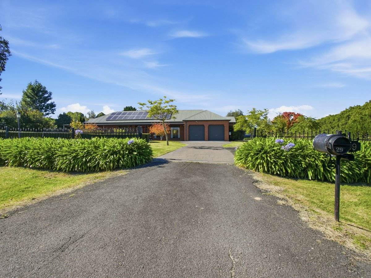 29 Timbarra Drive, Eastwood For Sale by Farmbuy.com - image 1