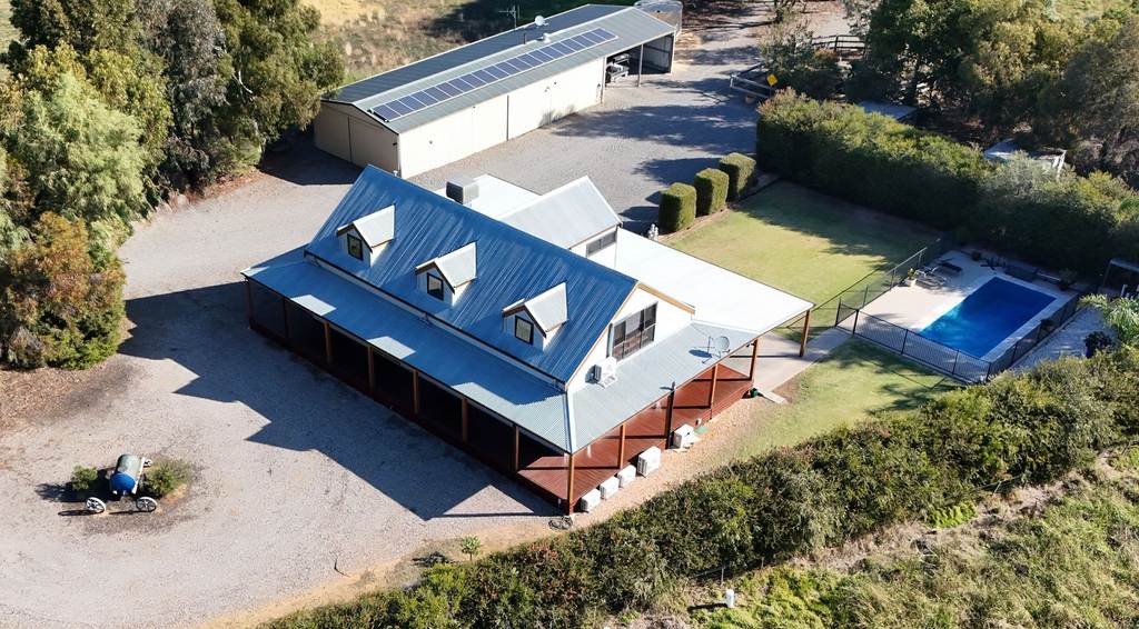 24 Coxon Avenue, Numurkah VIC 3636