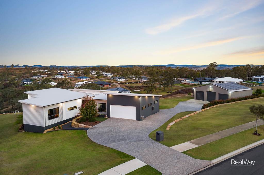 8 Summit Drive, Mount Rascal QLD 4350