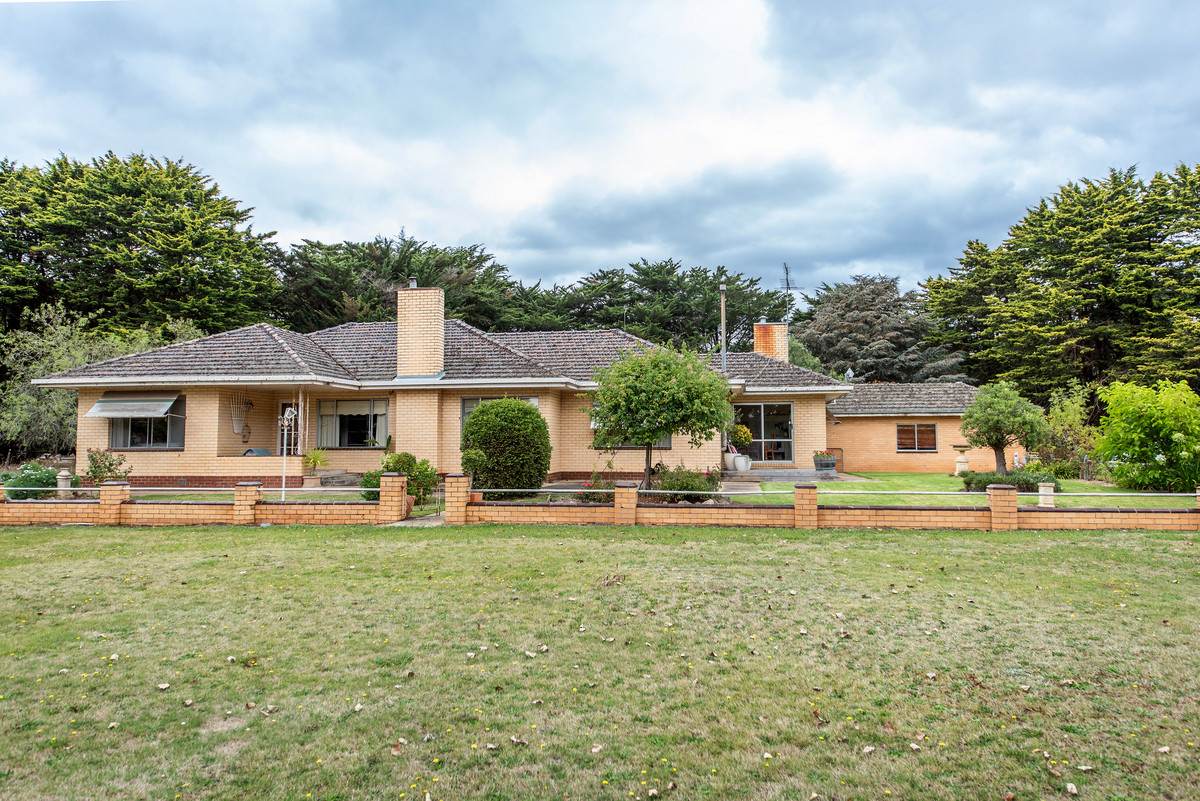 6854 Henty Highway, Branxholme For Sale by Farmbuy.com - image 1