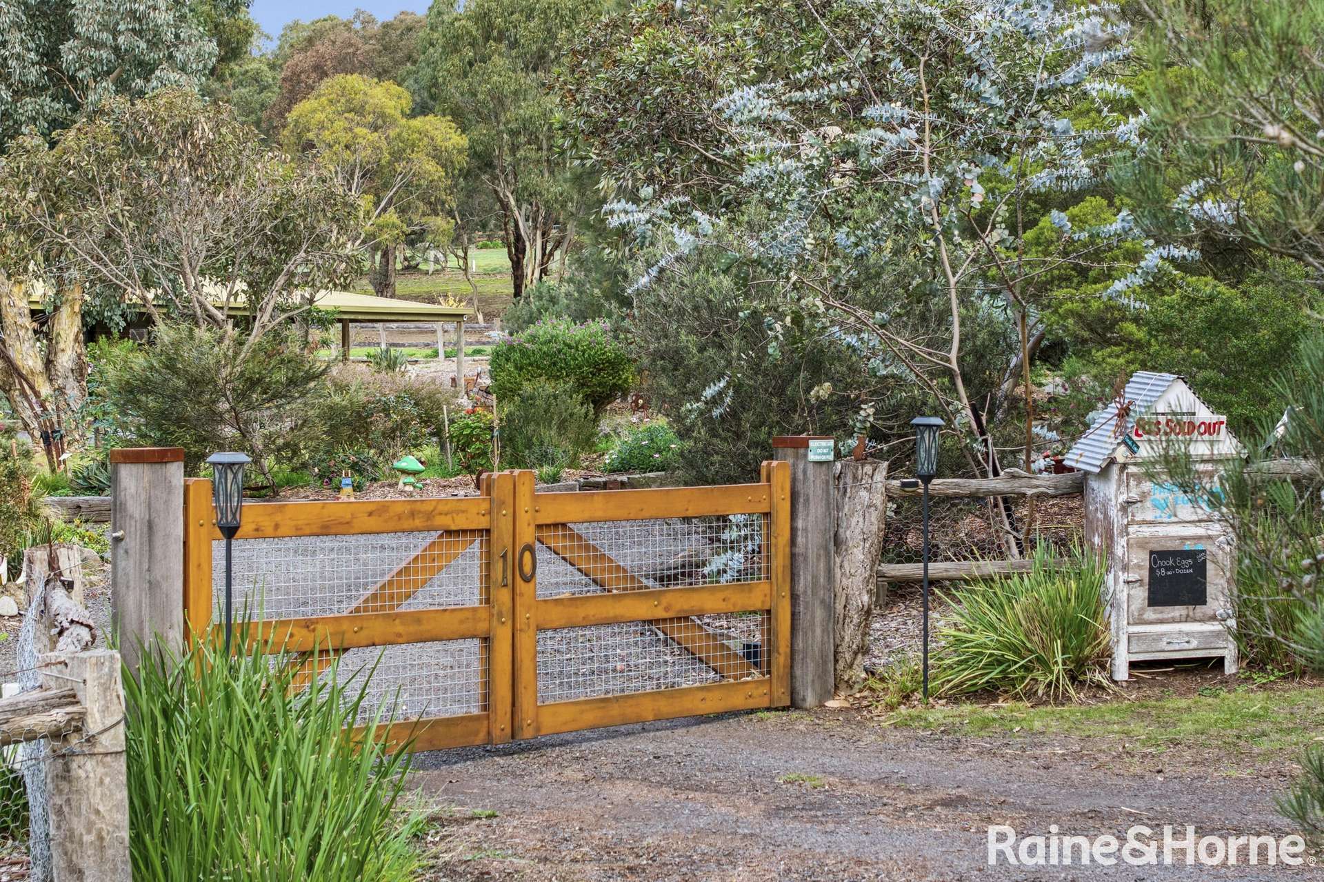 10 Homestead Way, Sunbury For Sale by Farmbuy.com - image 2